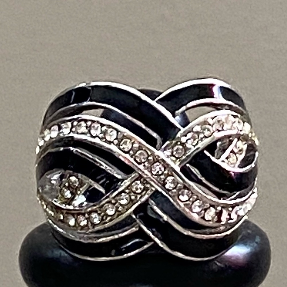 Vintage Rhodium plated black enamel & clear rhinestones women ring.Size 7.5 Used
